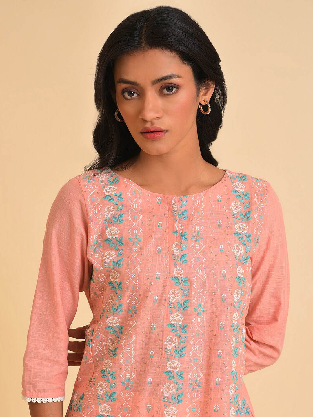 W Peach-Coloured & Cream-Coloured Floral Printed Pure Cotton Kurta with Trousers