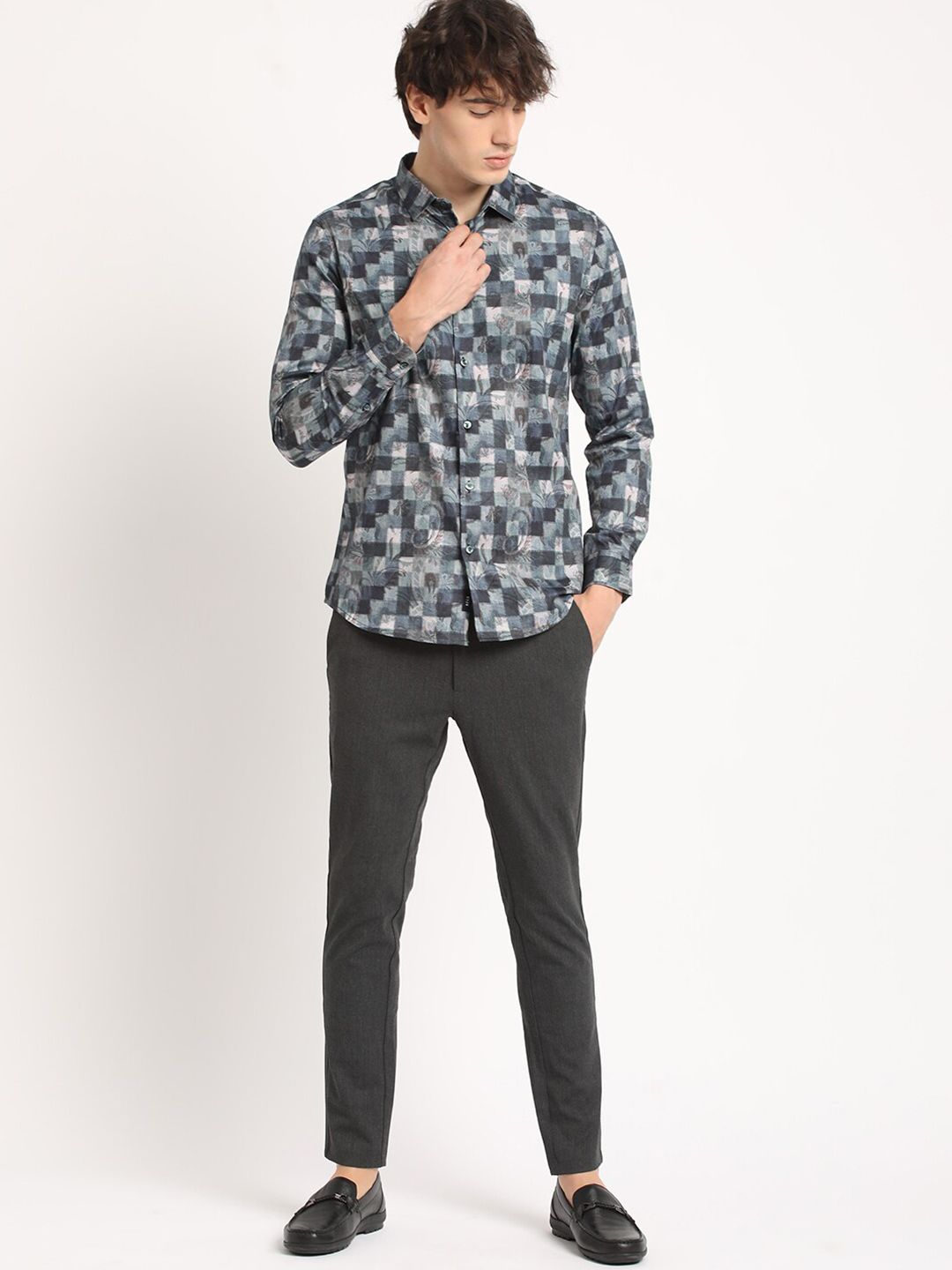 THE BEAR HOUSE Men Abstract Graphic Print Slim Fit Casual Shirt
