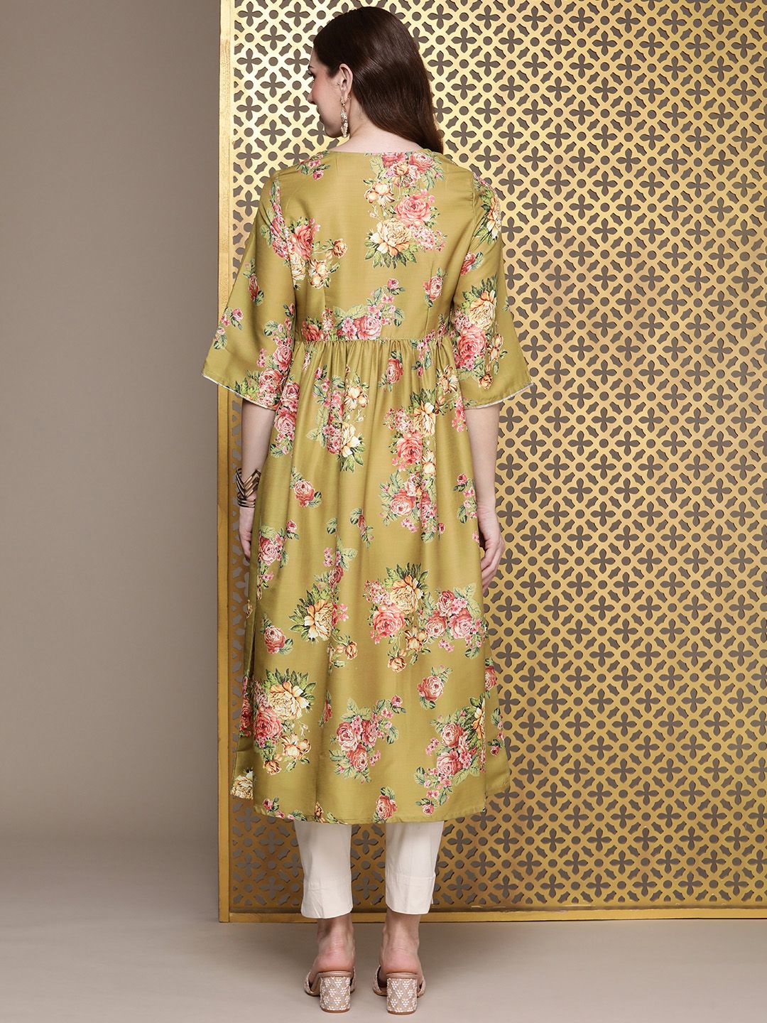House of Pataudi Women Floral Printed Gotta Patti Floral Kurta