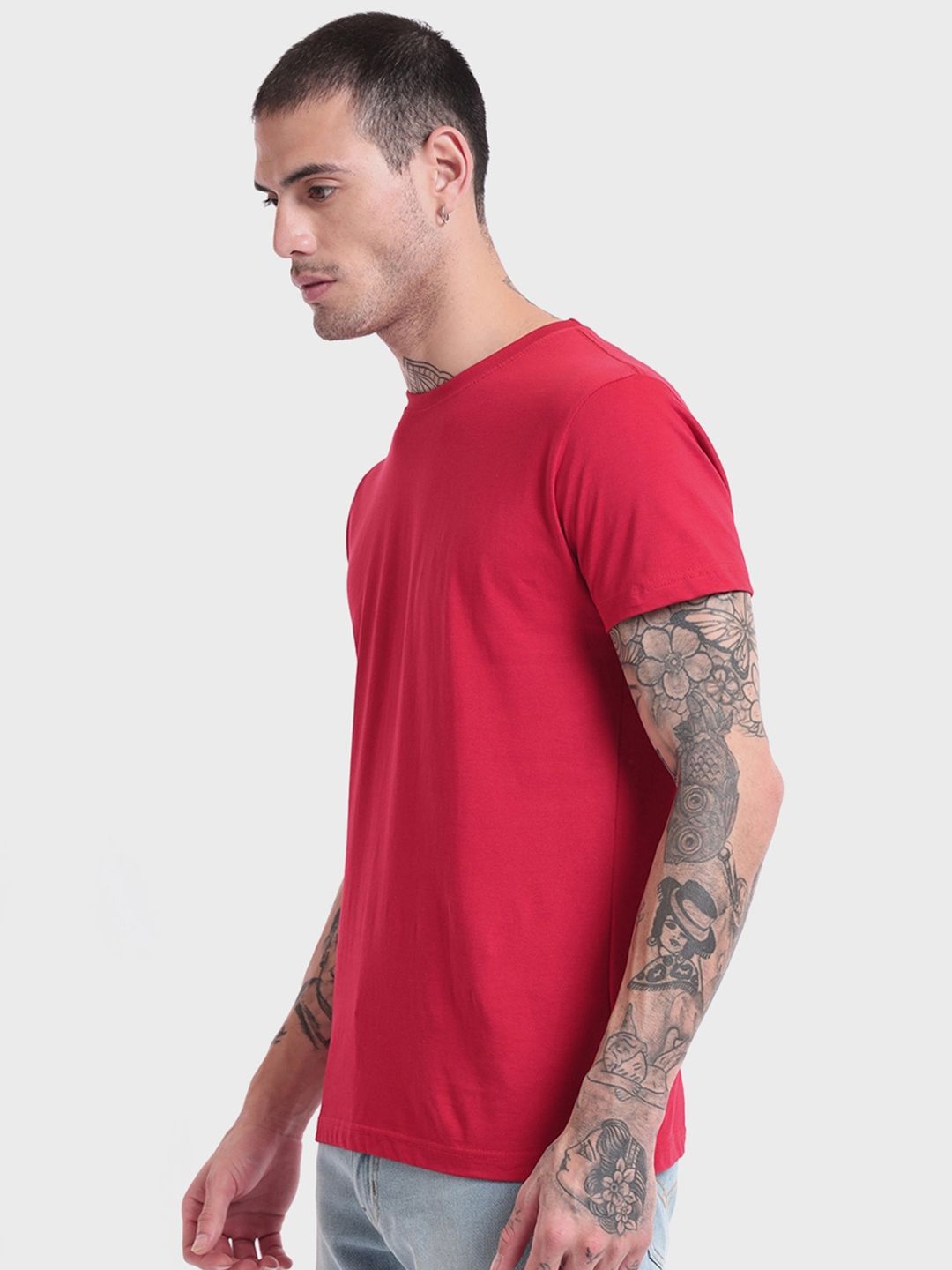 Bewakoof Men Red Solid Round Neck T-shirt