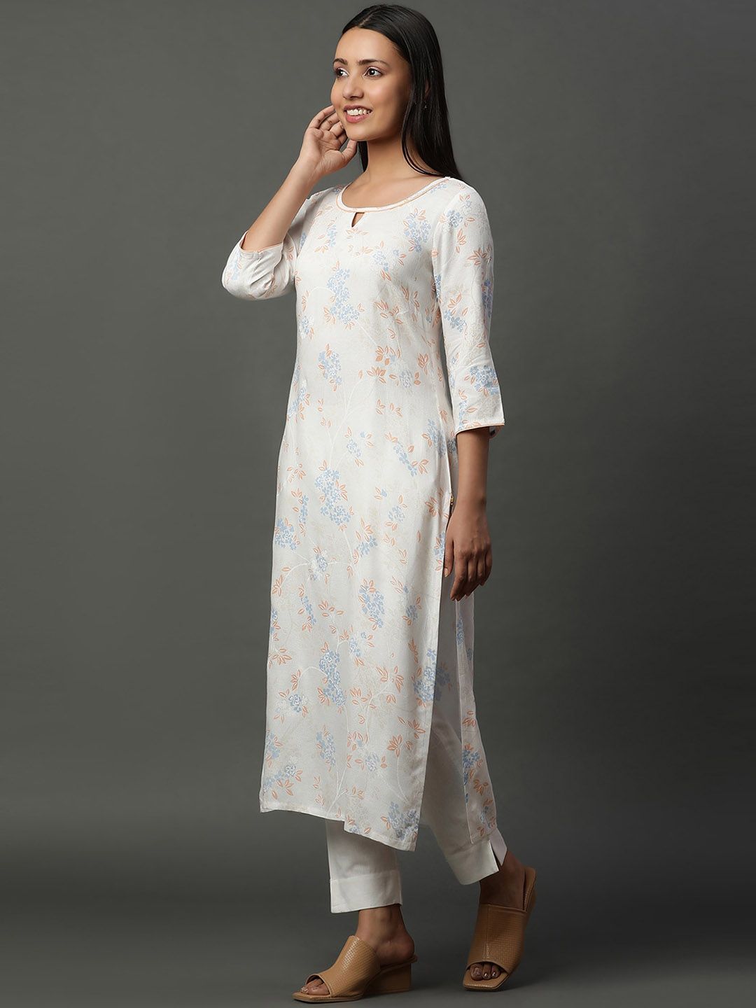 AURELIA Floral Printed Keyhole Neck Three Quarter Sleeves Thread Work Kurta