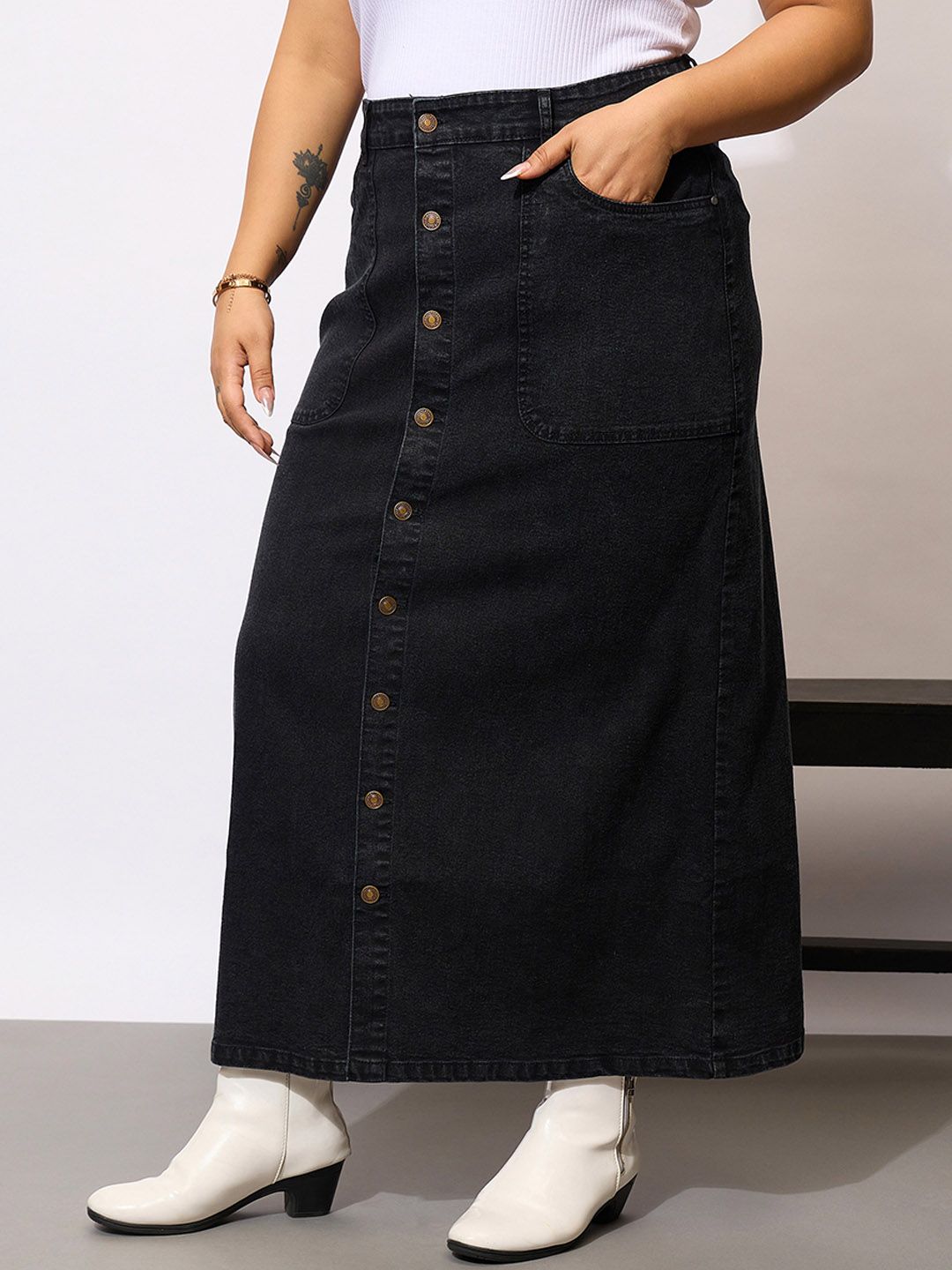SASSAFRAS Curve  Acid Wash Front Button Skirt