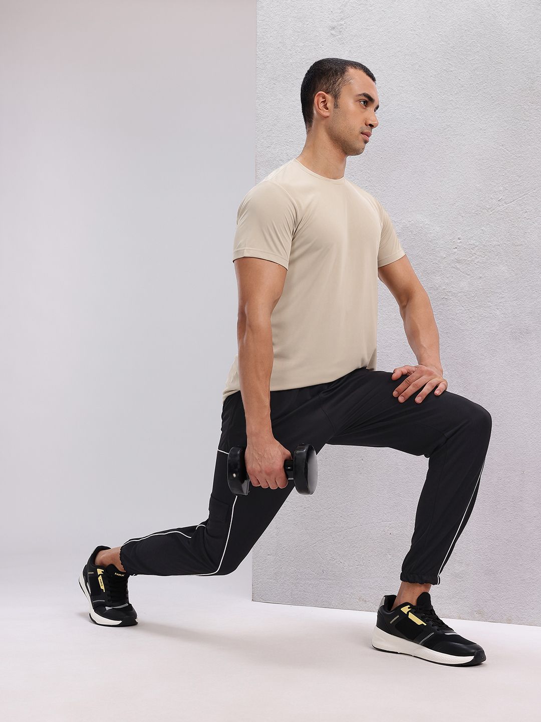 HRX by Hrithik Roshan Men Cargo Style Rapid-Dry Training Joggers with Contrast Piping