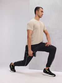 HRX by Hrithik Roshan Men Cargo Style Rapid-Dry Training Joggers with Contrast Piping