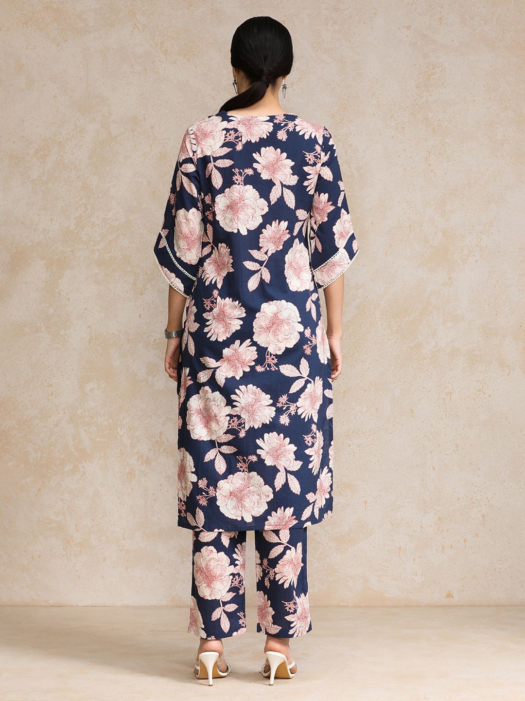 Varanga Women Floral Printed Regular Pure Cotton Kurta with Trousers