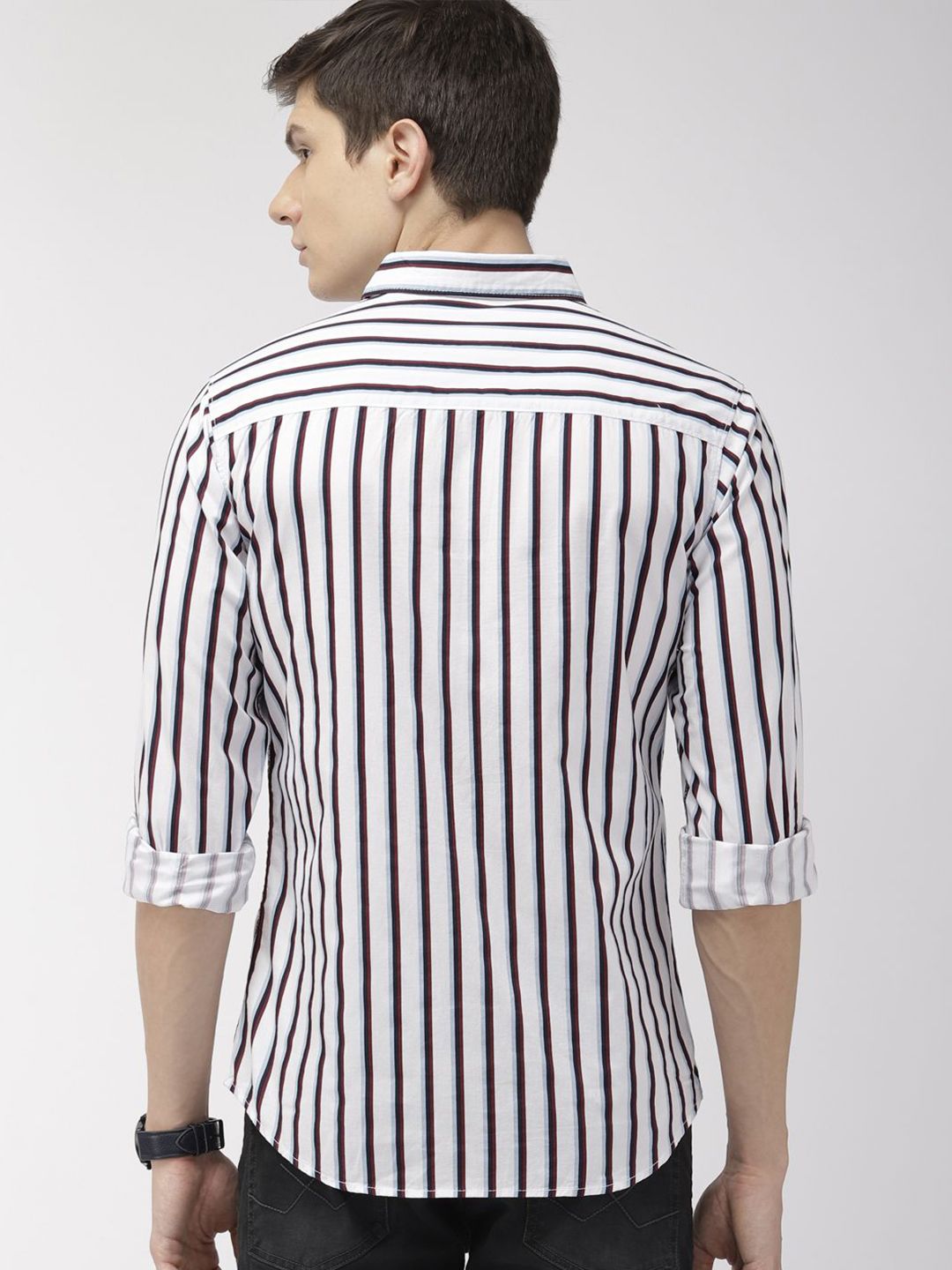 The Indian Garage Co Men White & Red Slim Fit Striped Casual Shirt