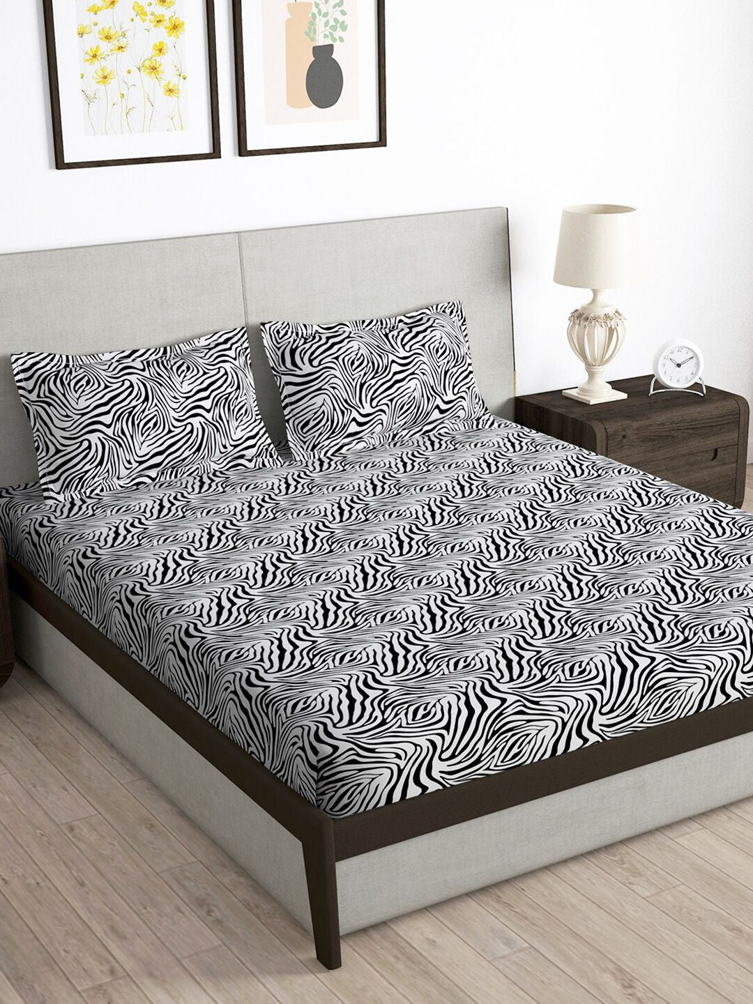 Story@home Black & White 180 TC Queen Bedsheet with 2 Pillow Covers