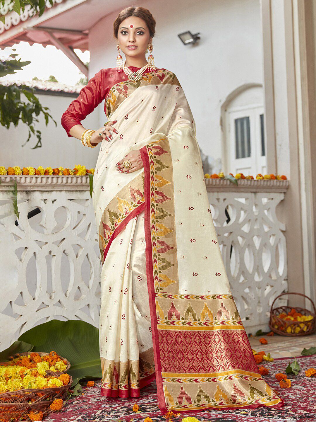 Saree mall Off White & Red Floral Zari Silk Blend Banarasi Sarees