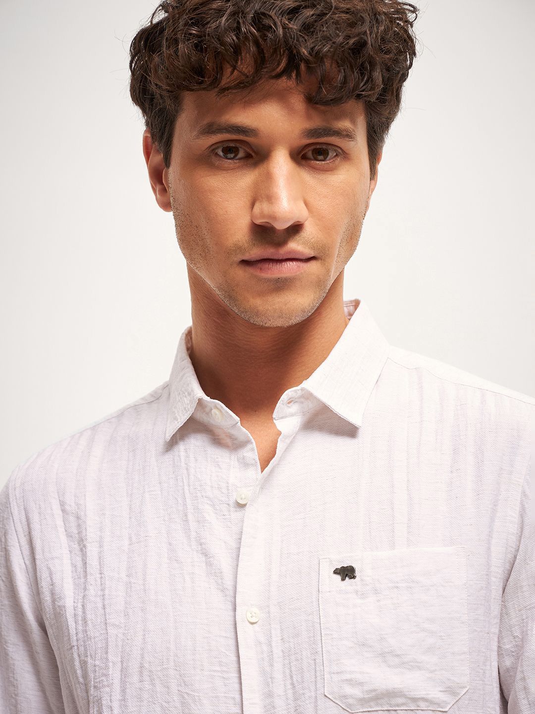 THE BEAR HOUSE Men Slim Fit Solid Casual Shirt