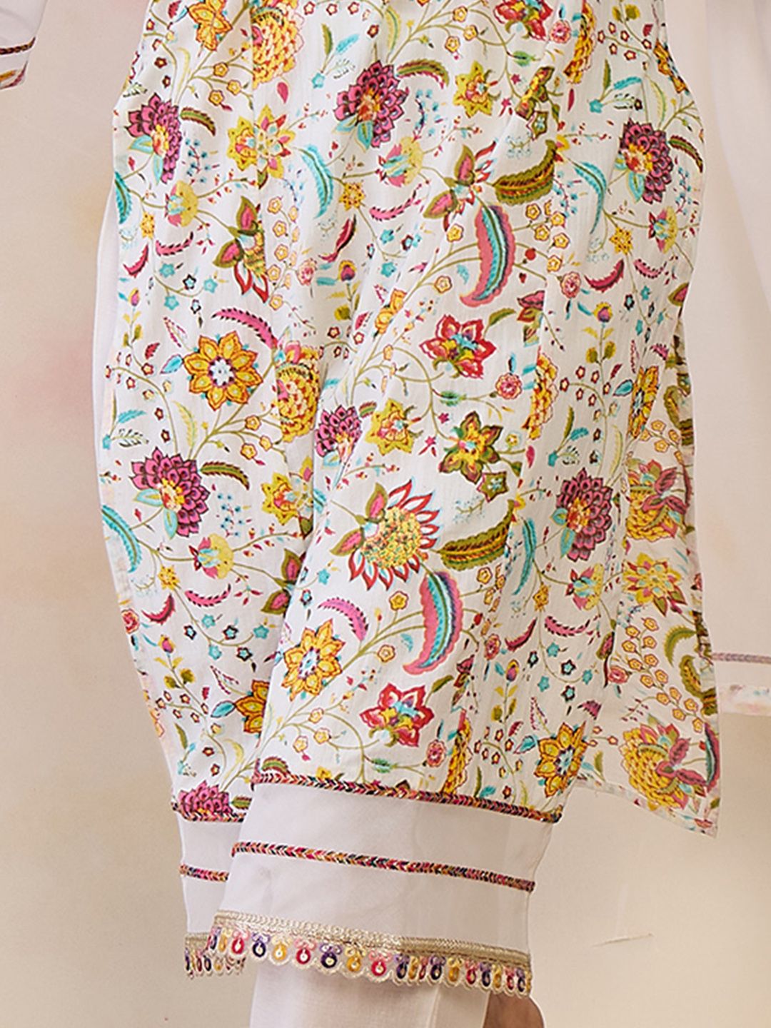 Indo Era Women Floral Printed Regular Thread Work Pure Cotton Kurta with Trousers & With Dupatta
