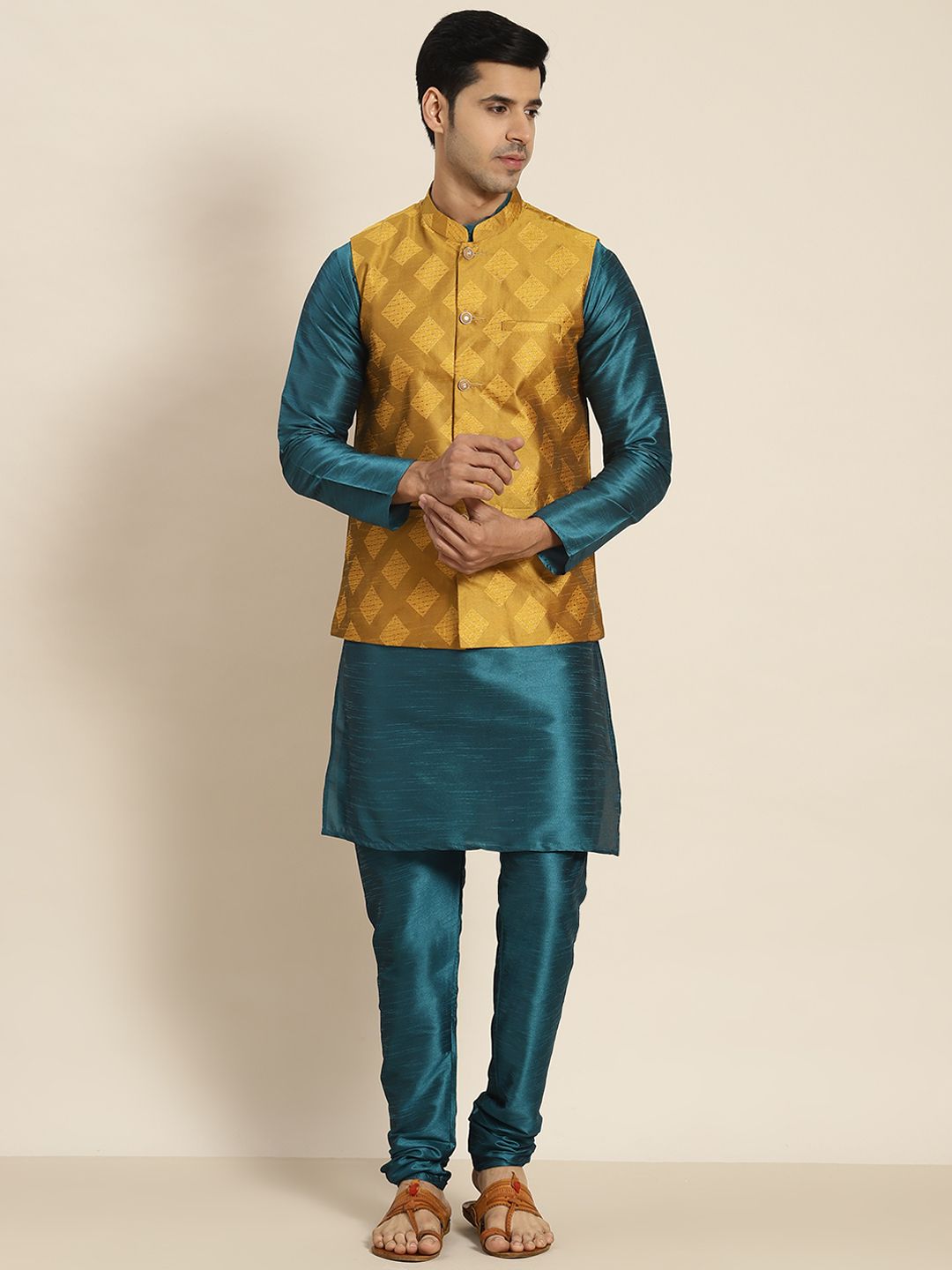 SOJANYA Men Green Kurta with Churidar with Nehru Jacket