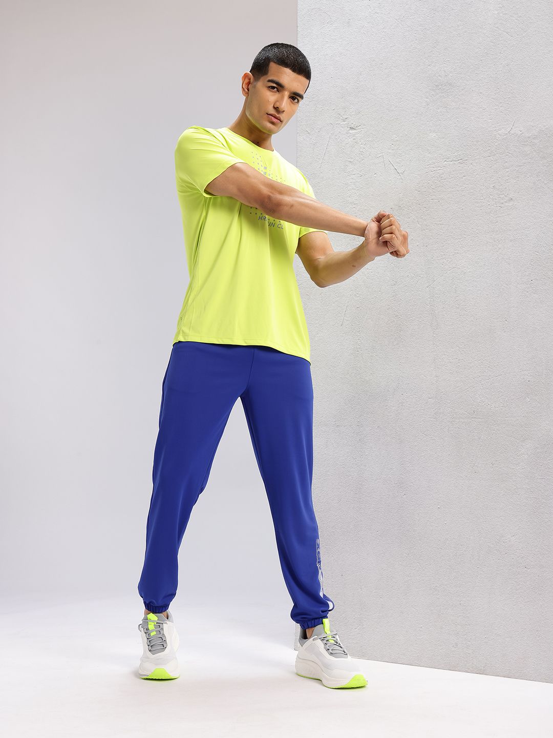 HRX by Hrithik Roshan Men Brand Logo Print Detail Mid-Rise Rapid-Dry Training Joggers