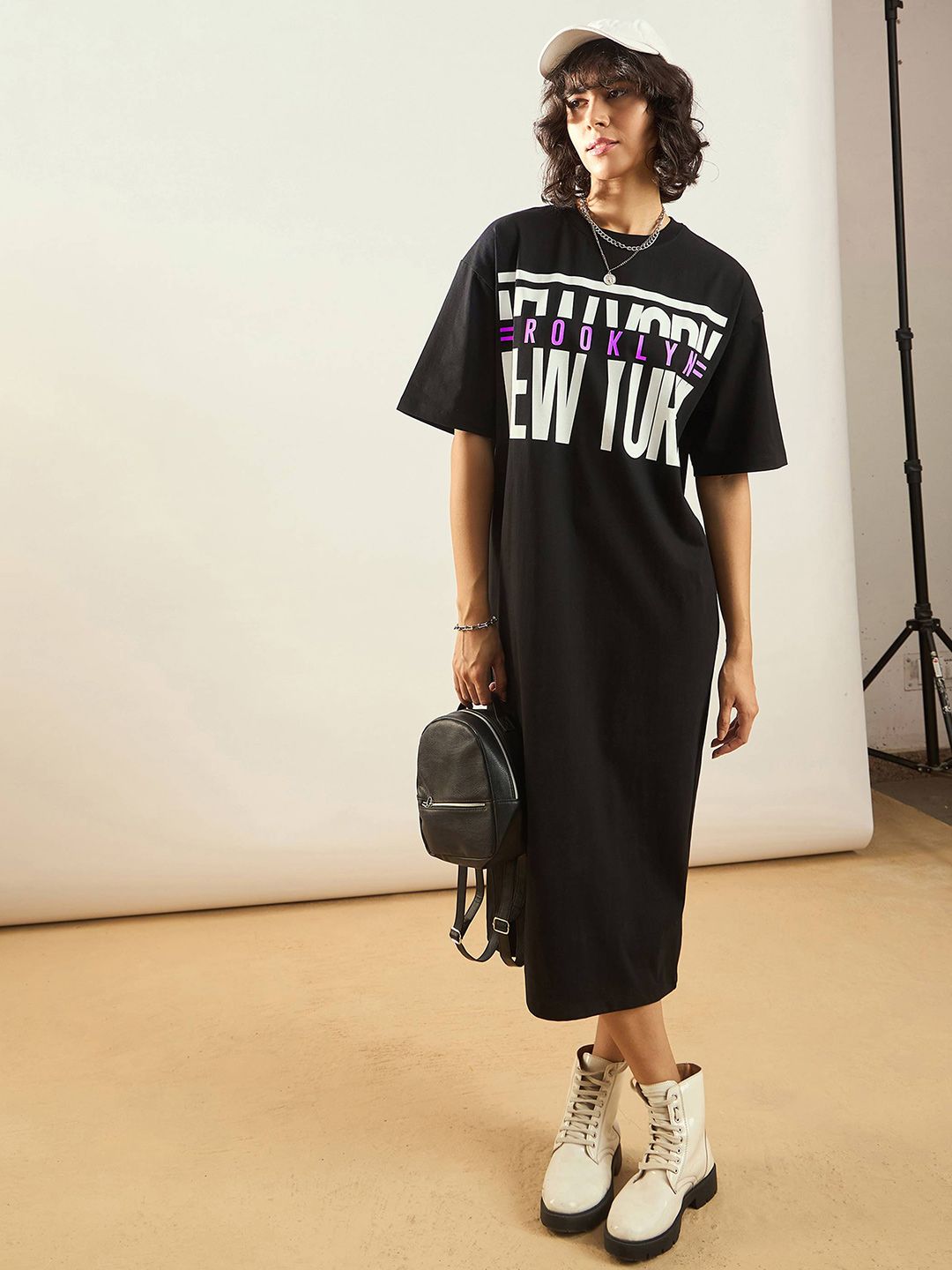 Sassafras tipografi hitam dicetak gaun t-shirt besar