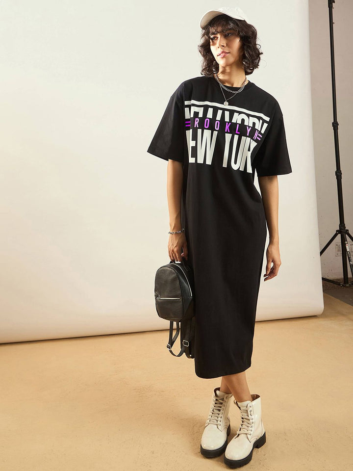 Sassafras tipografi hitam dicetak gaun t-shirt besar