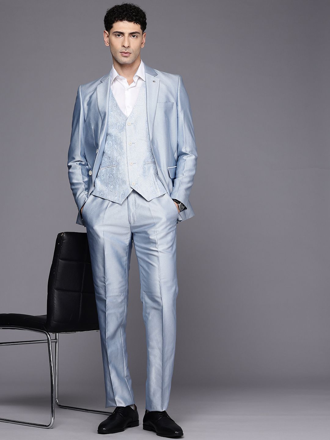 Raymond Self Design Textured Contemporary Fit Single Breasted 3 Piece Party Suits