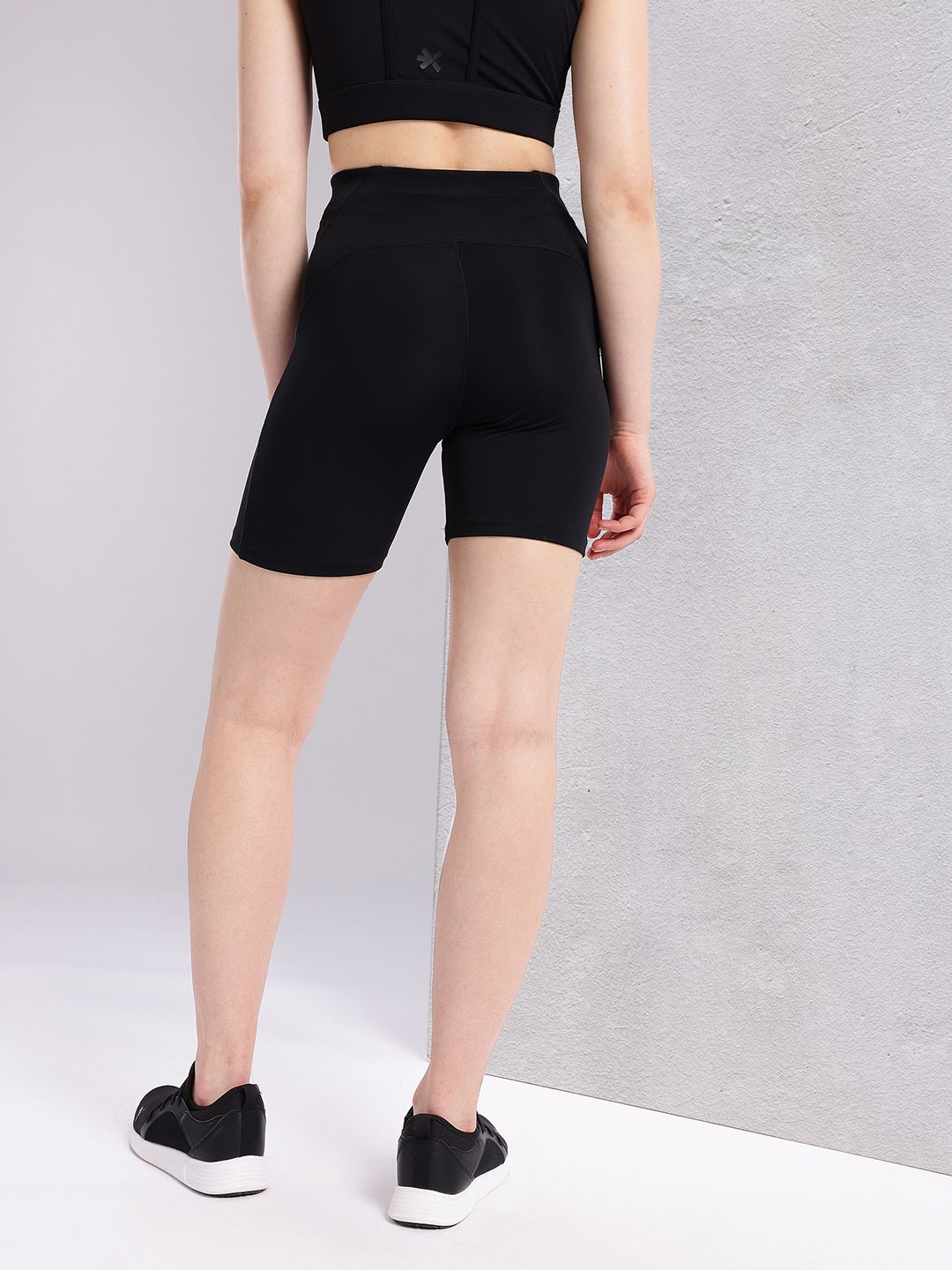 HRX by Hrithik Roshan Women Mid-Rise Above Knee Running Tights with Reflective Elements