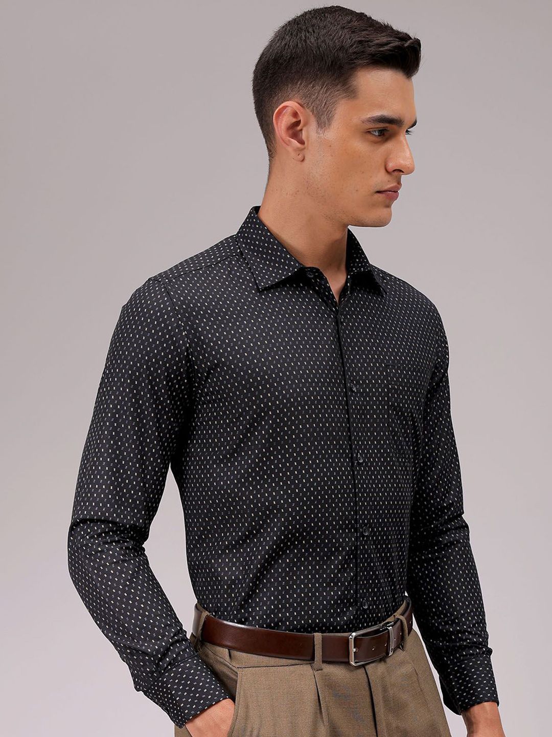 The Indian Garage Co. X Luxe Men Cutaway Collar Micro Ditsy Printed Slim Fit Formal Shirt