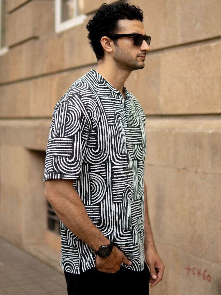 T-Shirt T-Shirt Lengan Powerlook Geometric Henley Neck-Led