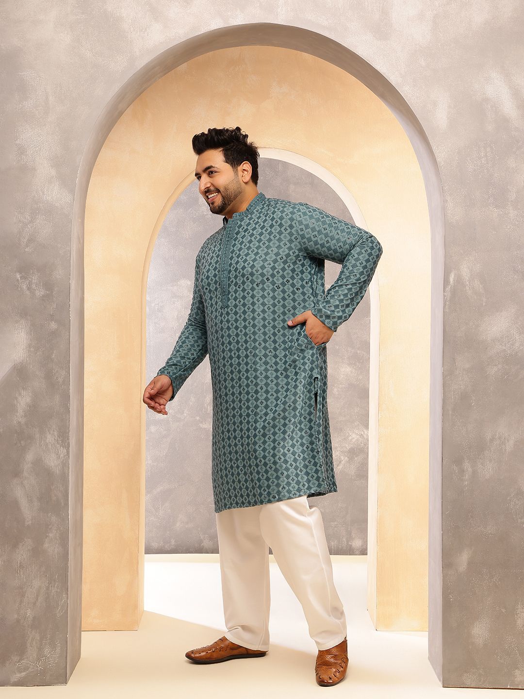 SOJANYA PLUS Embroidered Mandarin Collar Cotton Straight Kurta