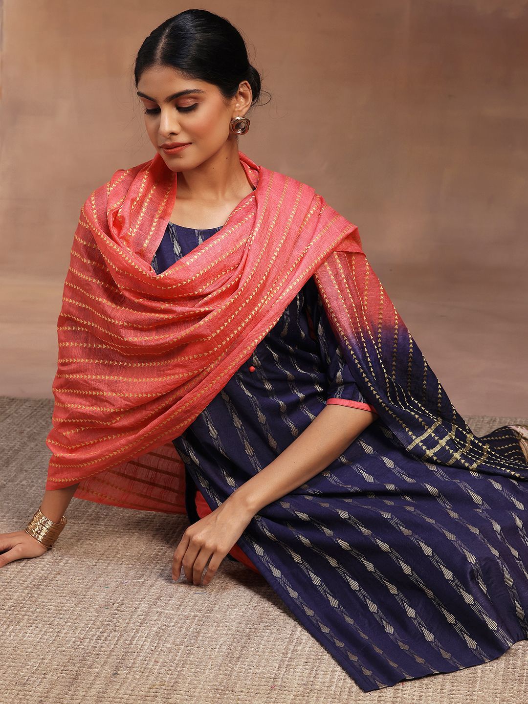 Motif Etnik Libas Tenunan Rekaan Kurta Lurus dengan Salwar & Dupatta