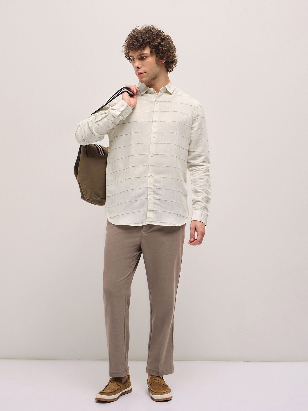 THE BEAR HOUSE Men Spread Collar Horizontal Striped Slim Fit Casual Shirt