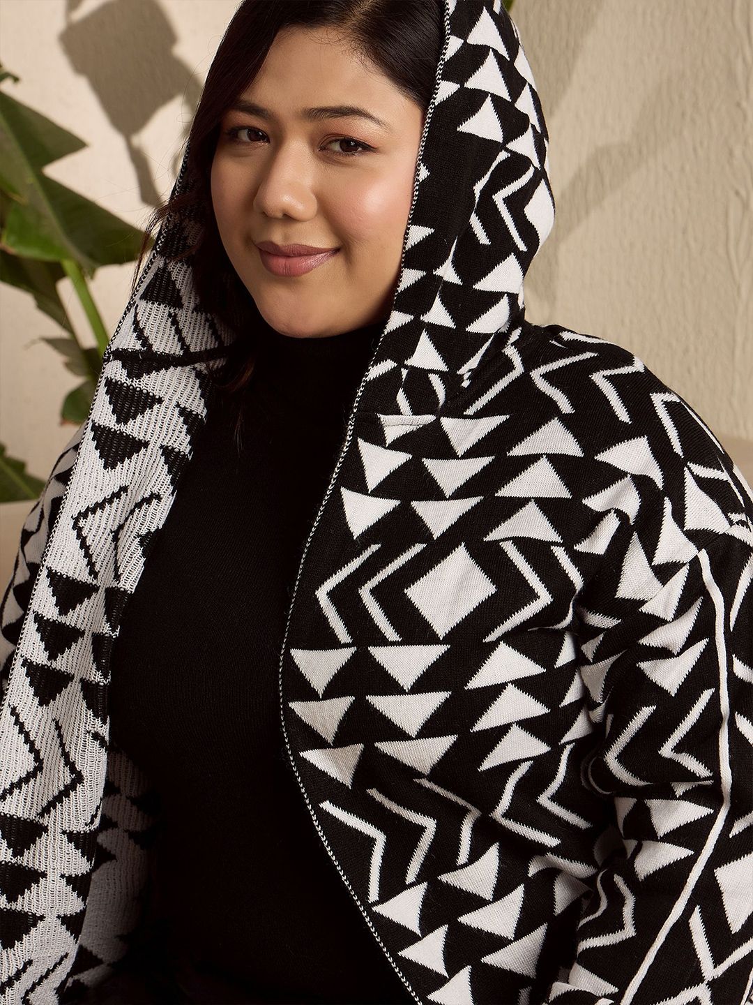 Berrylush Curve Women Geometric Printed Long Sleeves Longline