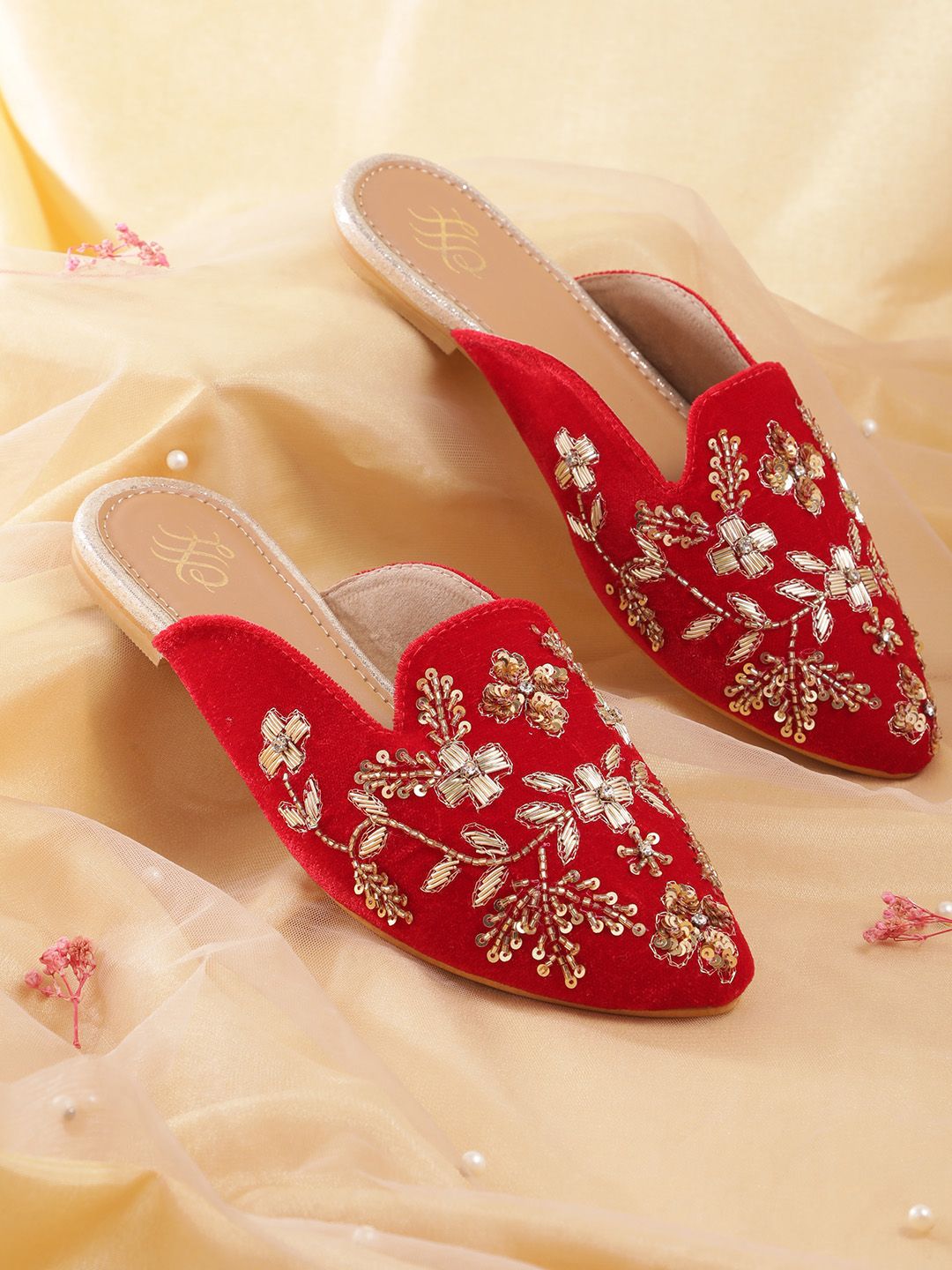 House of Pataudi Women Embellished Ethnic Mules