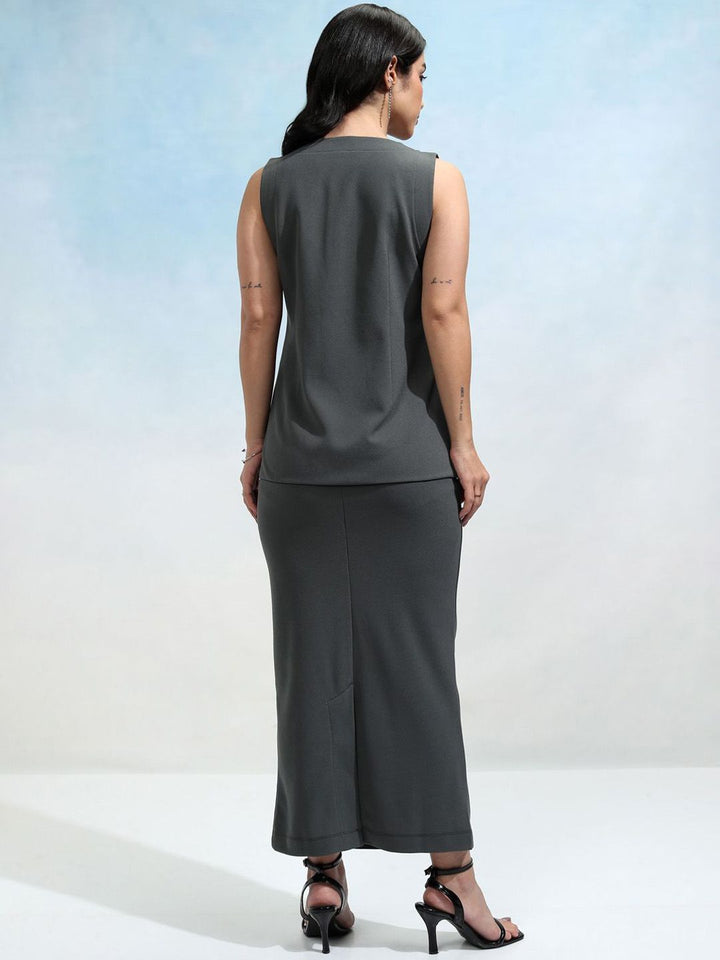 Tokyo Talkies Grey Round Neck Sleeveless Buttondown Blazer With Skirt