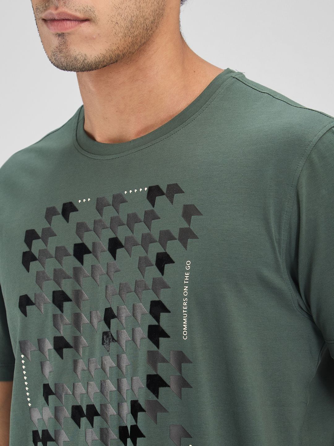 SPYKAR Men Typography Applique Slim Fit T-shirt
