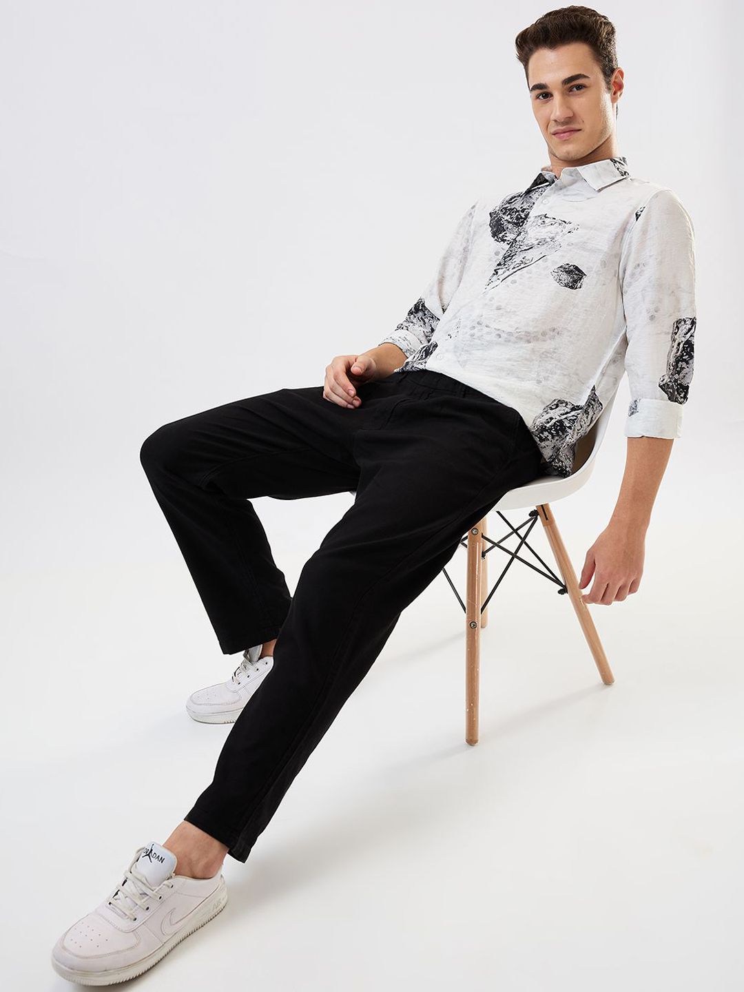 SPYKAR Men Mid-Rise Pleated Trousers