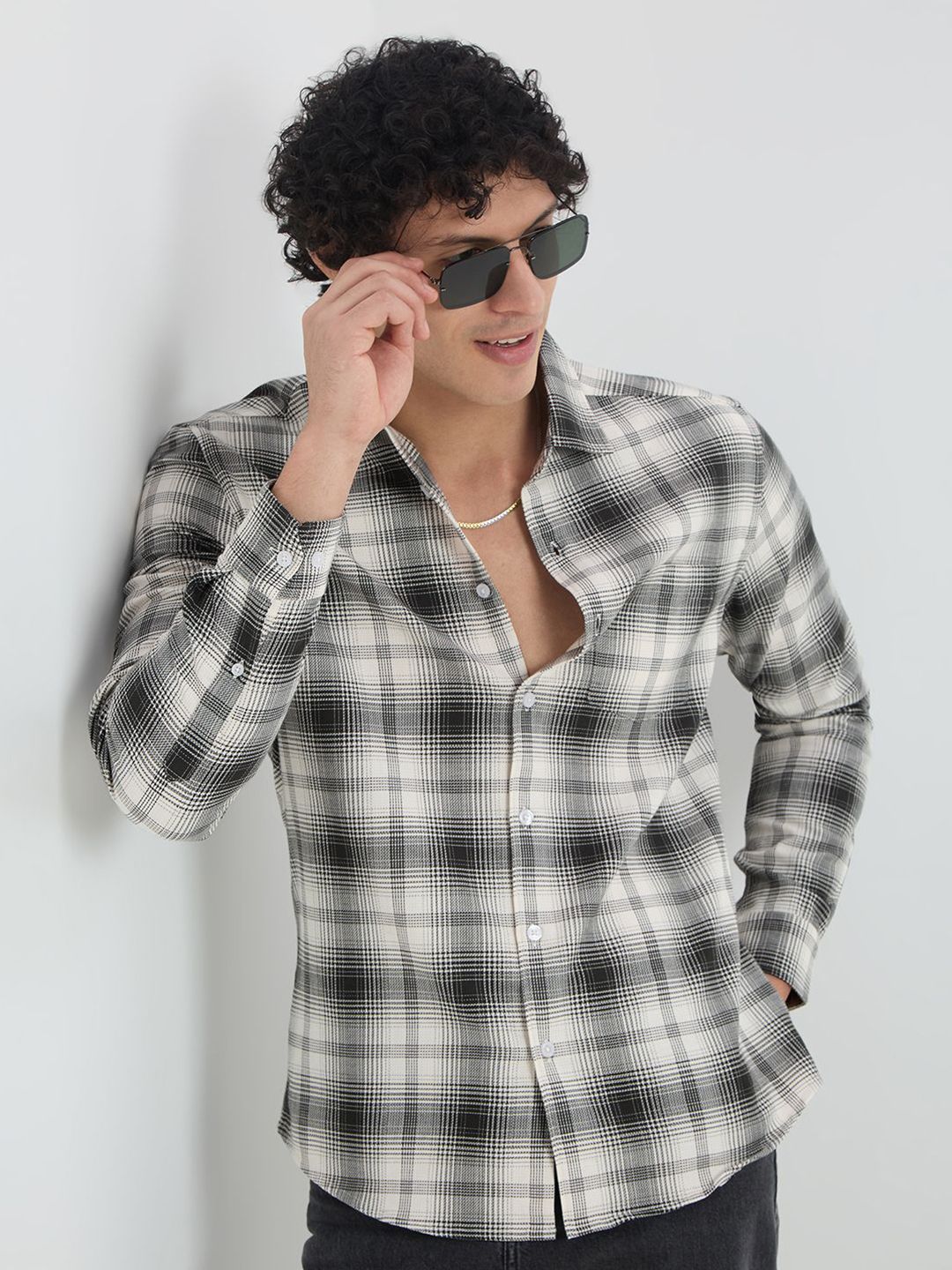 VASTRADO Men Classic Slim Fit Checked Cutaway Collar Satin Casual Shirt