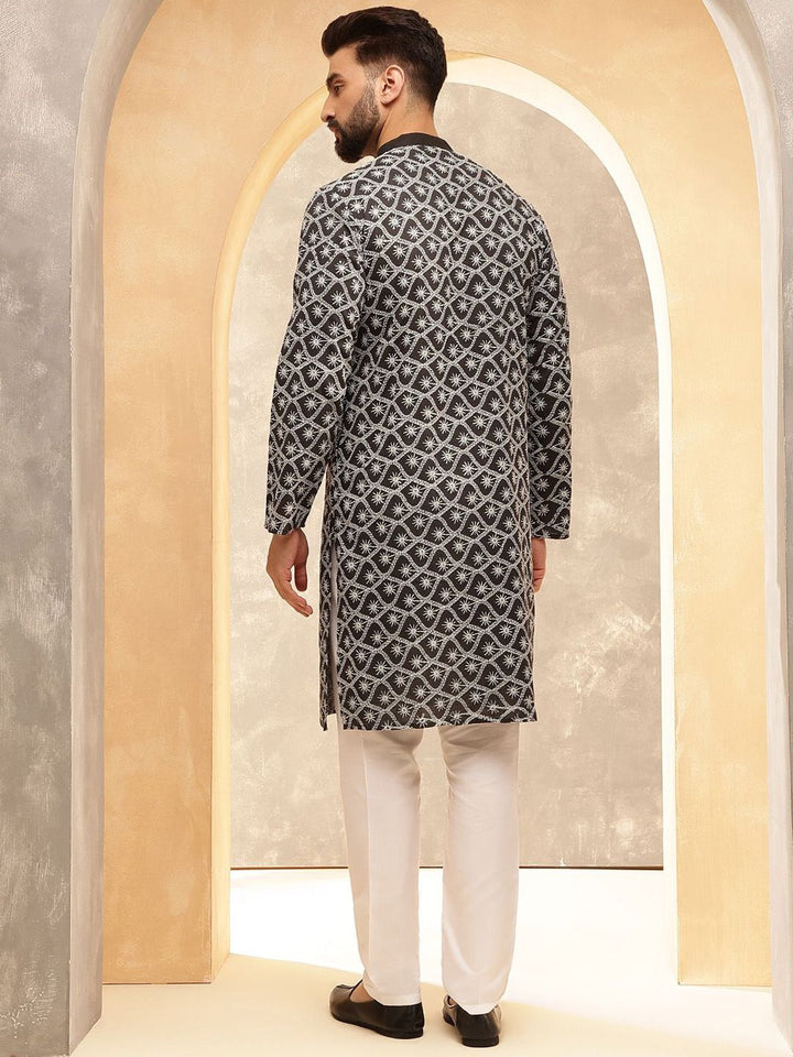 Anouk Kurta Lurus Bersulam Geometri Hitam Putih Kolar