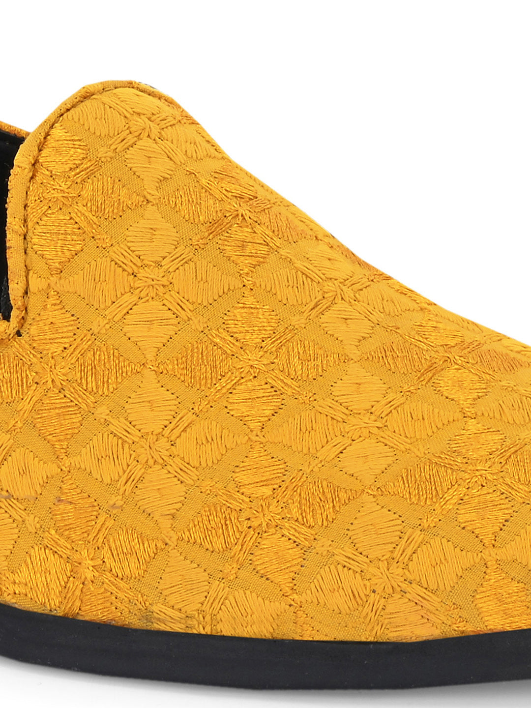 House of Pataudi Men Embroidered Ethnic Embellished Mojaris