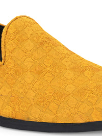 House of Pataudi Men Embroidered Ethnic Embellished Mojaris