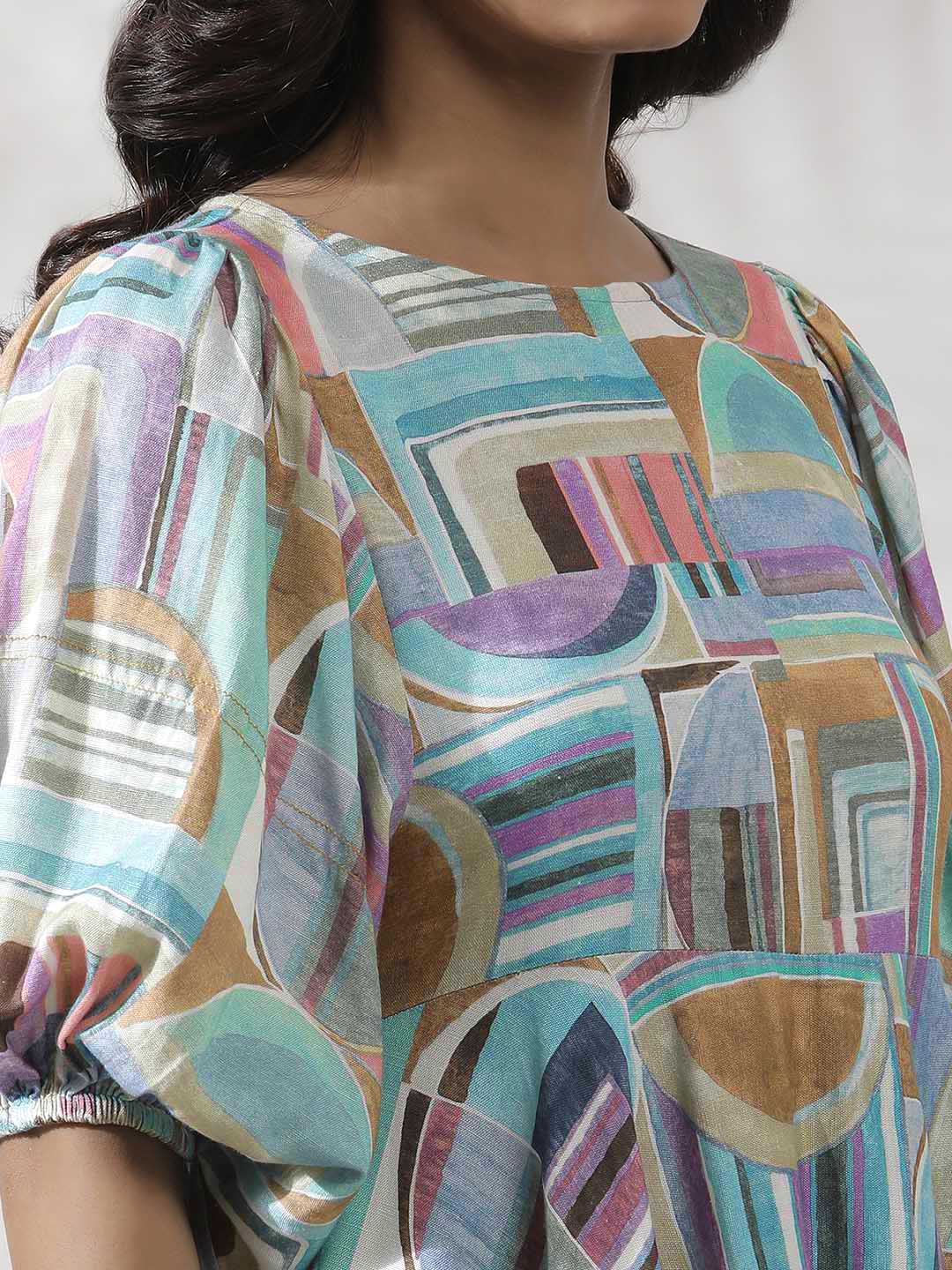 W Geometric Printed Puffed Sleeves Top