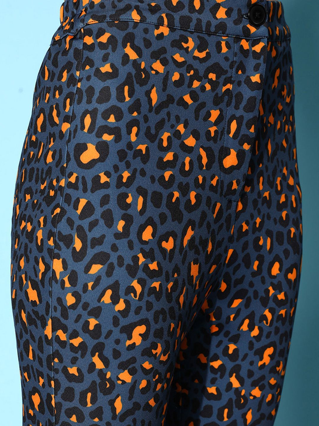 SASSAFRAS Women Navy Blue & Black Cheetah Printed Trousers