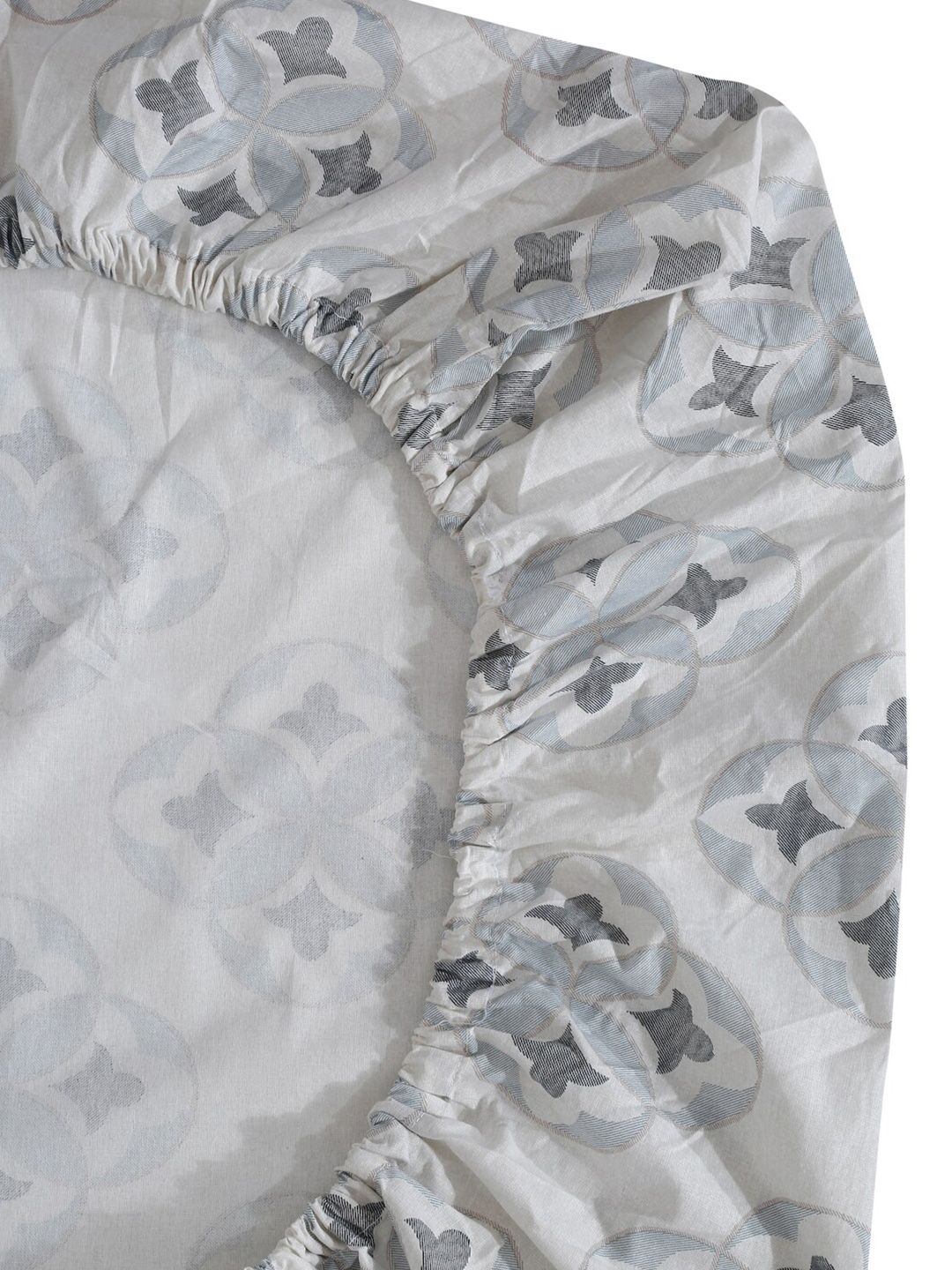 KLOTTHE Off White & Grey Geometric Cotton 400 TC King Fitted Bedsheet With 2 Pillow Covers