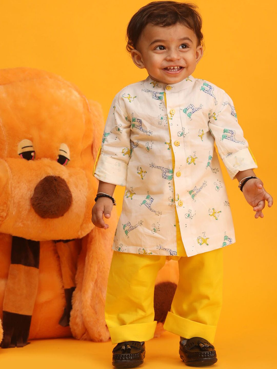VASTRAMAY Boys Quirky Printed Kurta with Pyjamas