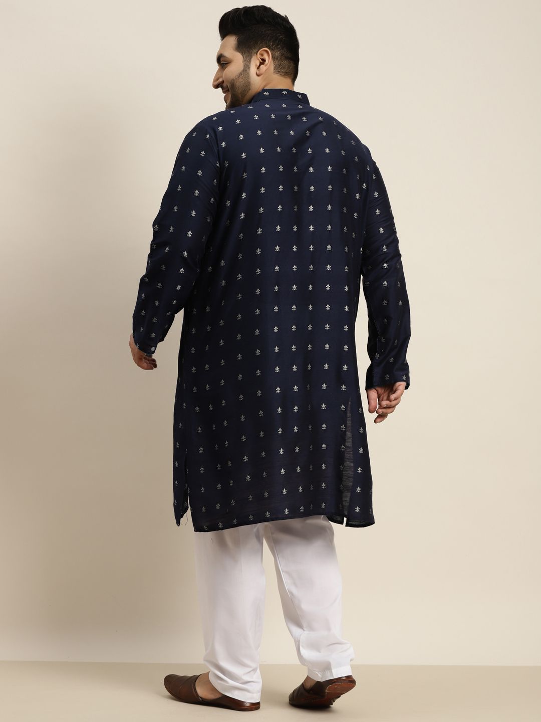 SOJANYA PLUS Men Navy Blue & Silver Jacquard Silk Woven Design Straight Kurta