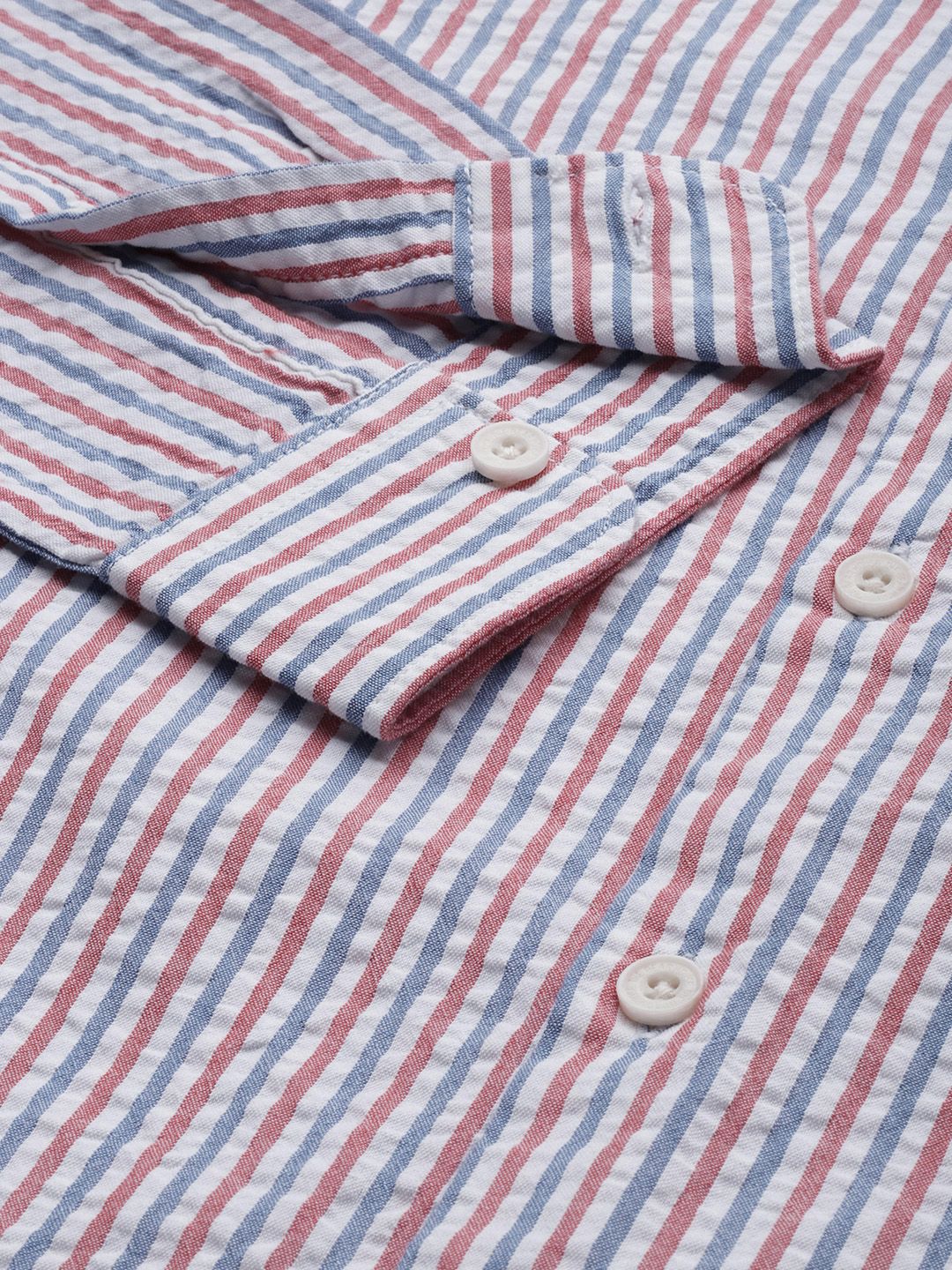 THE BEAR HOUSE Men White & Blue Slim Fit Striped Seersucker Cotton Casual Shirt
