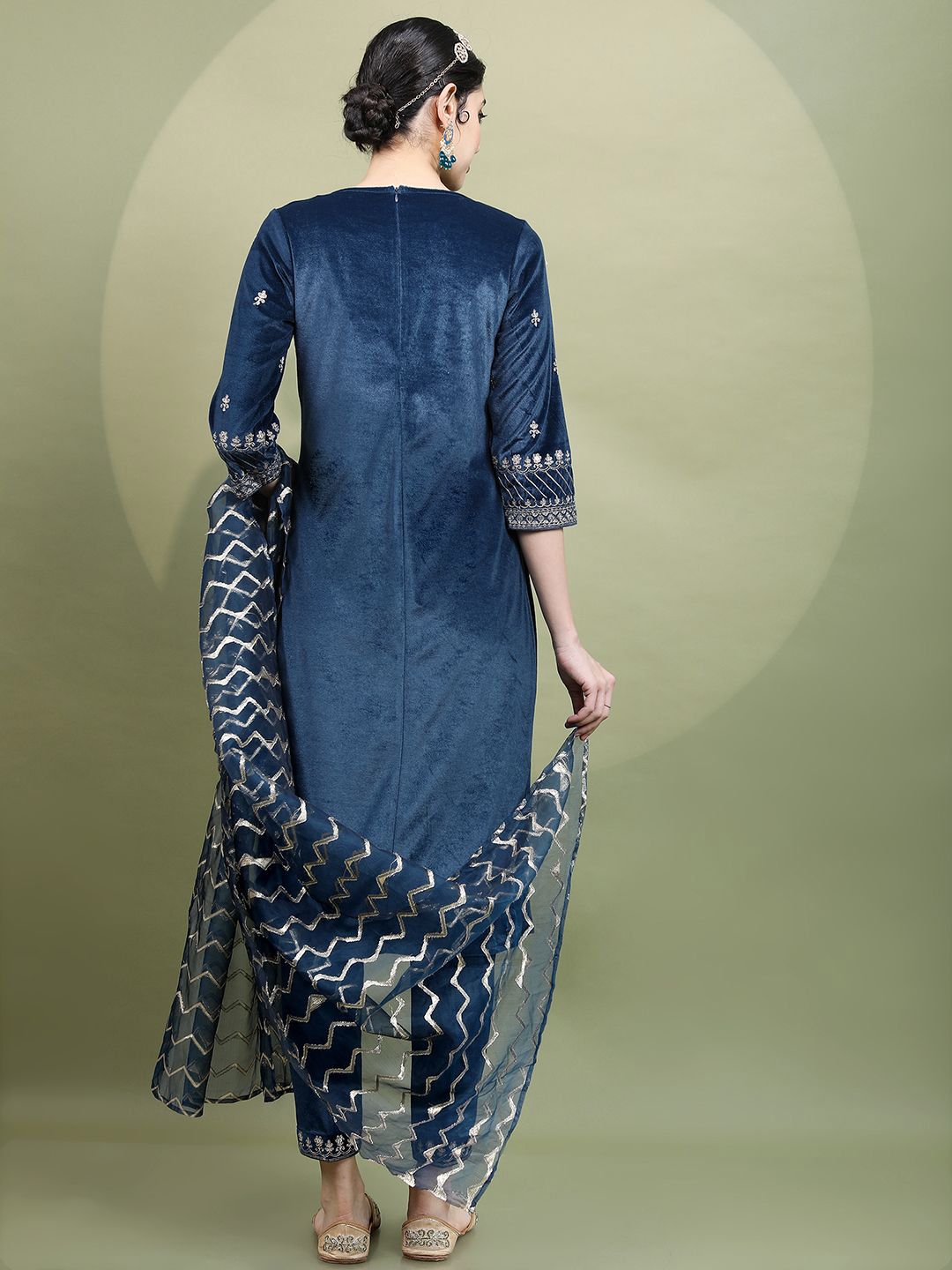 Vishudh Ethnic Motifs Embroidered Thread Work Kurta with Trousers & Dupatta
