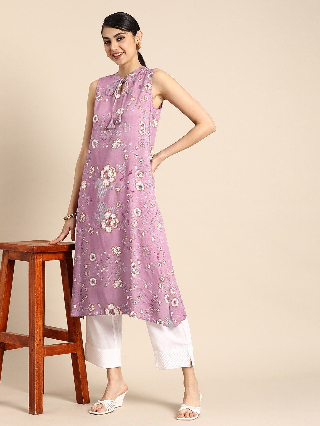 Anouk Women Floral Printed Keyhole Neck Kurta With Tie Up Details