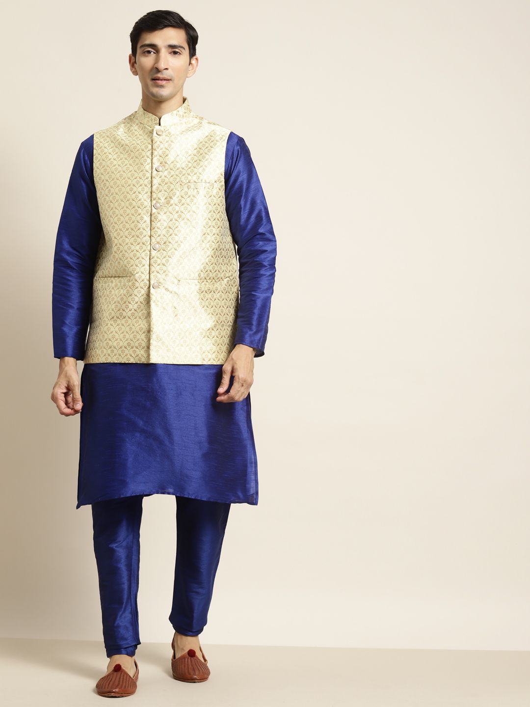 SOJANYA Men Blue Kurta with Churidar & Nehru Jacket