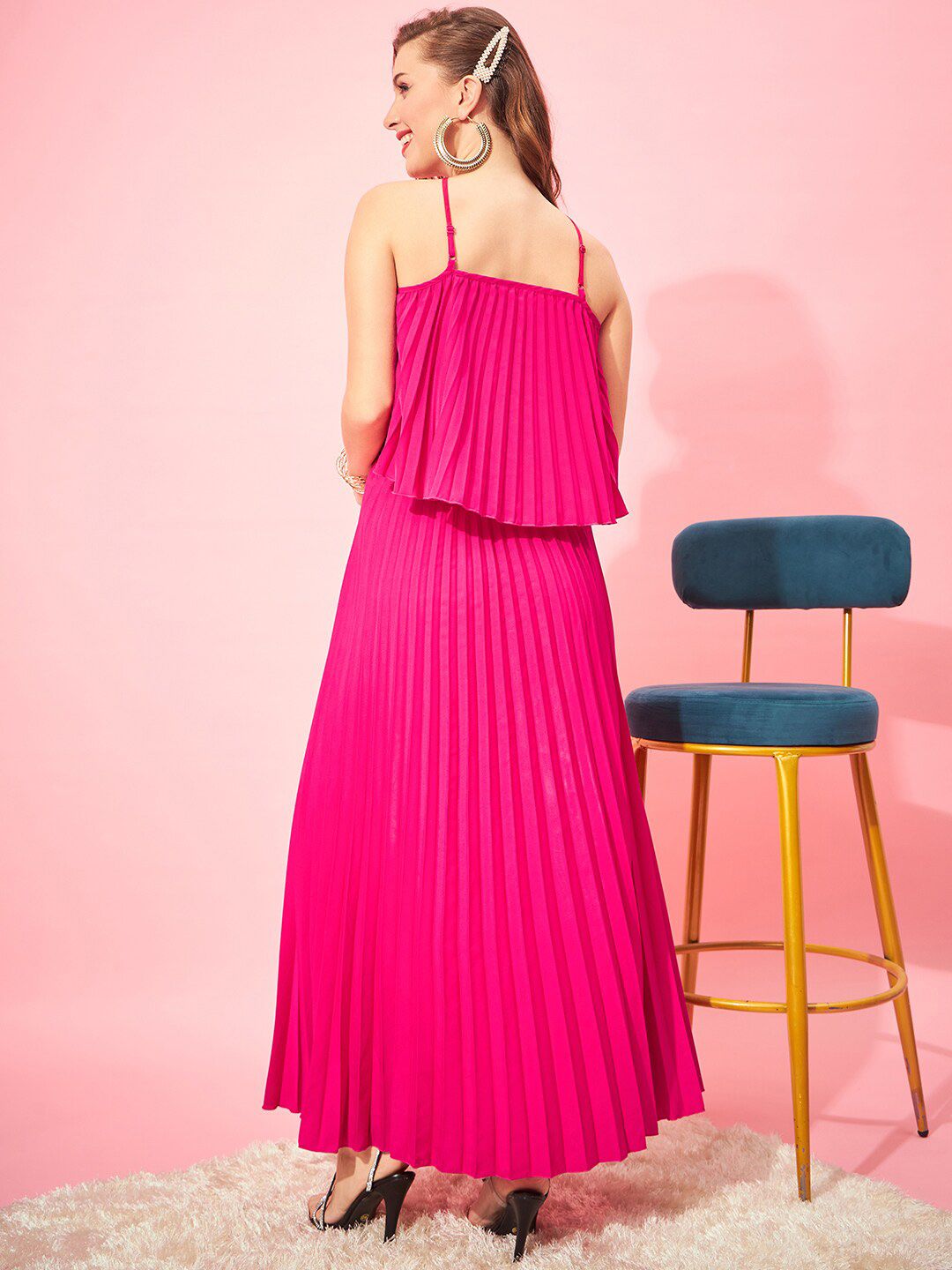Berrylush Halter Neck Crop Top With Skirt