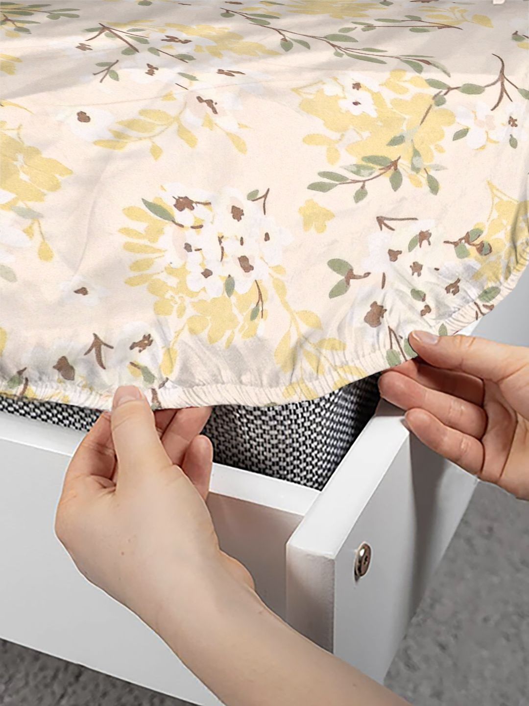 Myntra Elegant Homes Yellow Floral 300 TC King Cadar dengan 2 Sarung Bantal