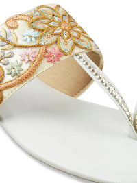 Metro Women Green Embellished One Toe Flats