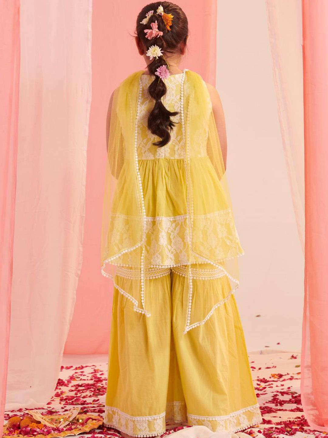 pspeaches Girls Floral Embroidered Regular Kurta with Sharara & With Dupatta