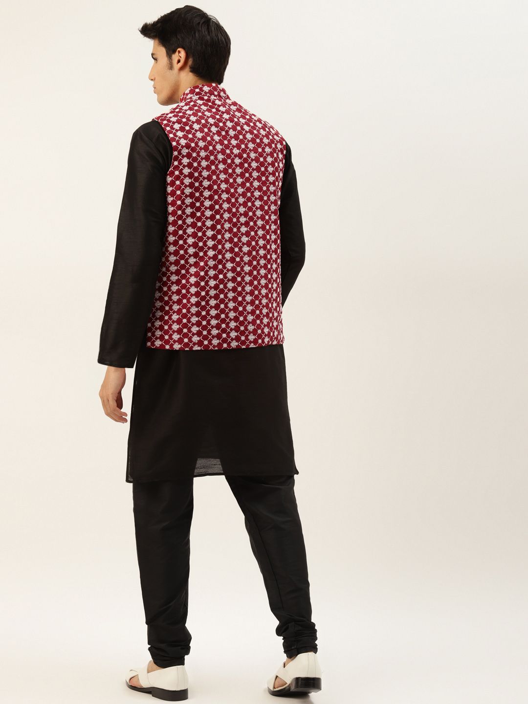 SOJANYA Men Black & Maroon Thread Work Kurta with Churidar