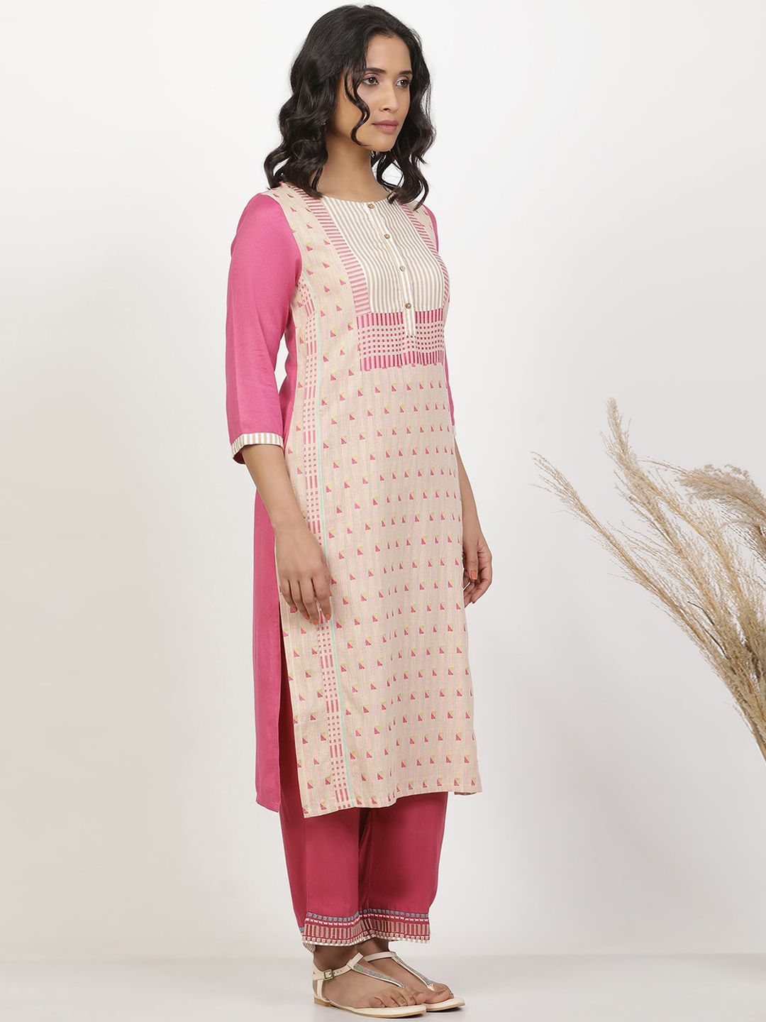 W Ethnic Motifs Printed Round Neck Regular Kurta with Trousers