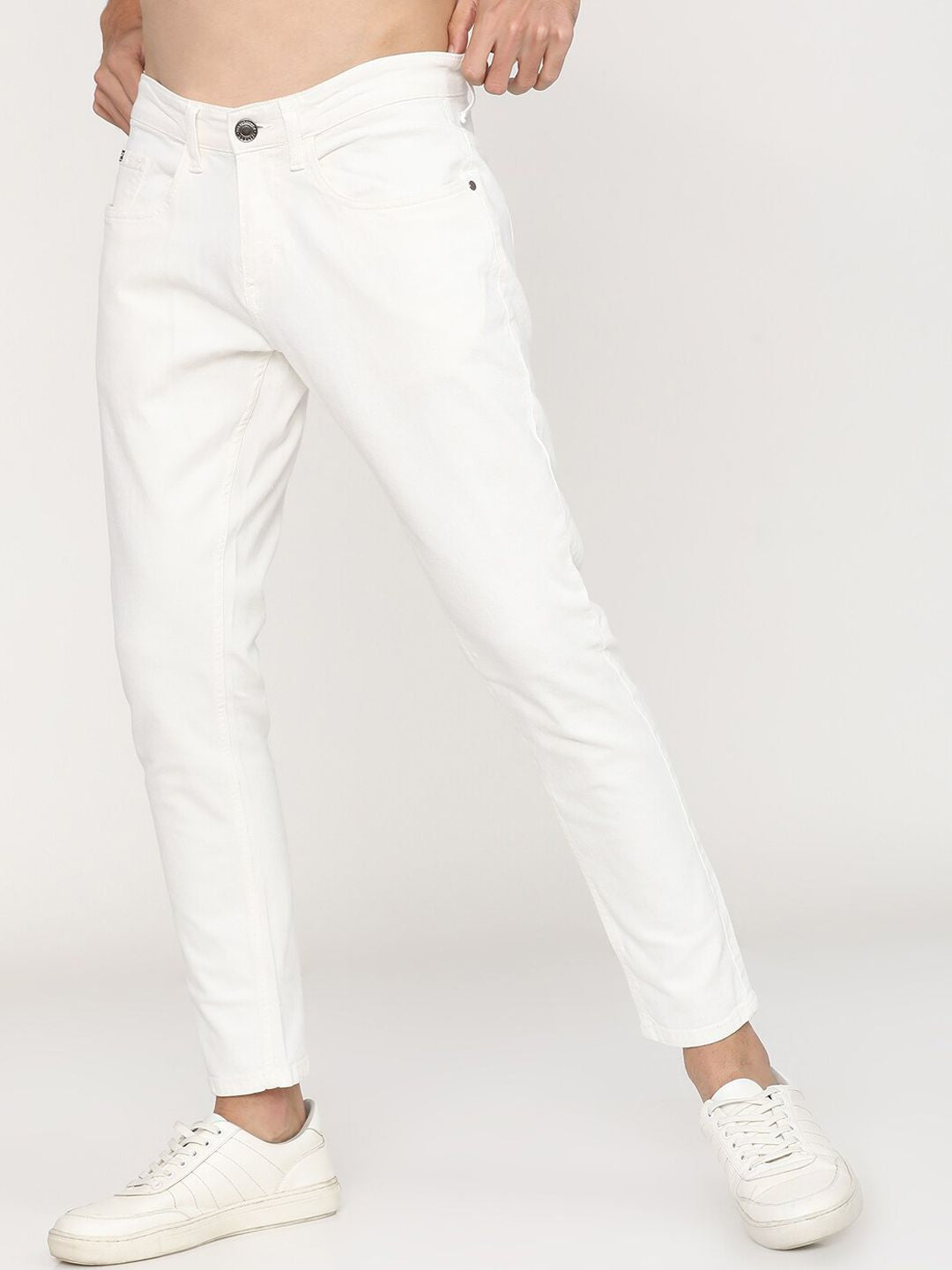 HIGHLANDER Men White Tapered Fit Mildly Distressed Stretchable Jeans